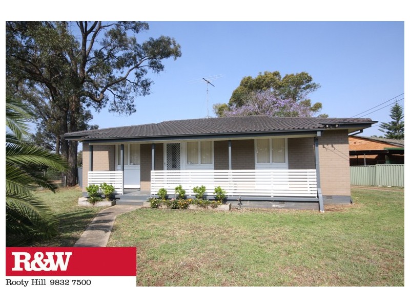 1 SANDAKAN CRESCENT, Lethbridge Park NSW 2770