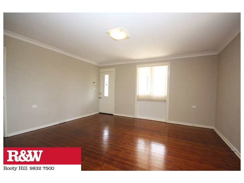 1 SANDAKAN CRESCENT, Lethbridge Park NSW 2770