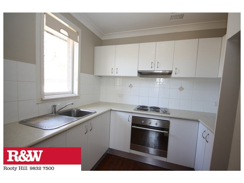 1 SANDAKAN CRESCENT, Lethbridge Park NSW 2770