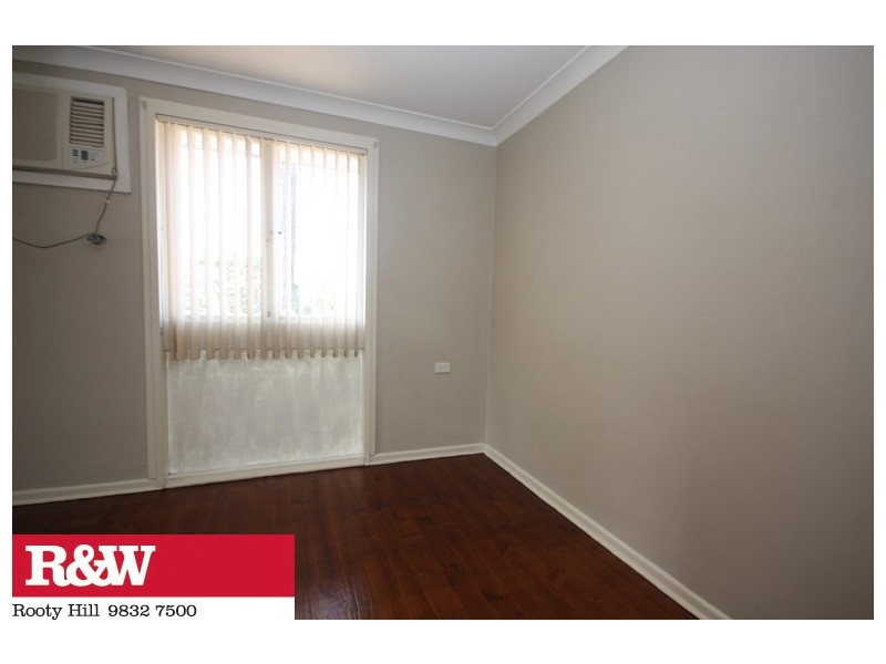 1 SANDAKAN CRESCENT, Lethbridge Park NSW 2770