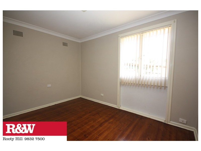 1 SANDAKAN CRESCENT, Lethbridge Park NSW 2770