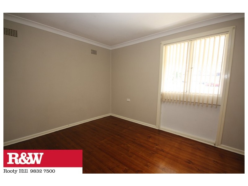 1 SANDAKAN CRESCENT, Lethbridge Park NSW 2770