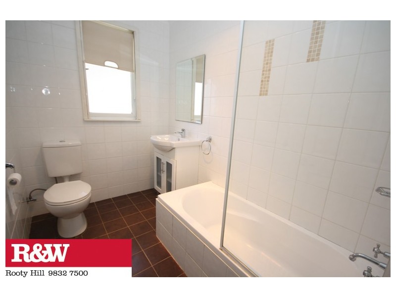 1 SANDAKAN CRESCENT, Lethbridge Park NSW 2770