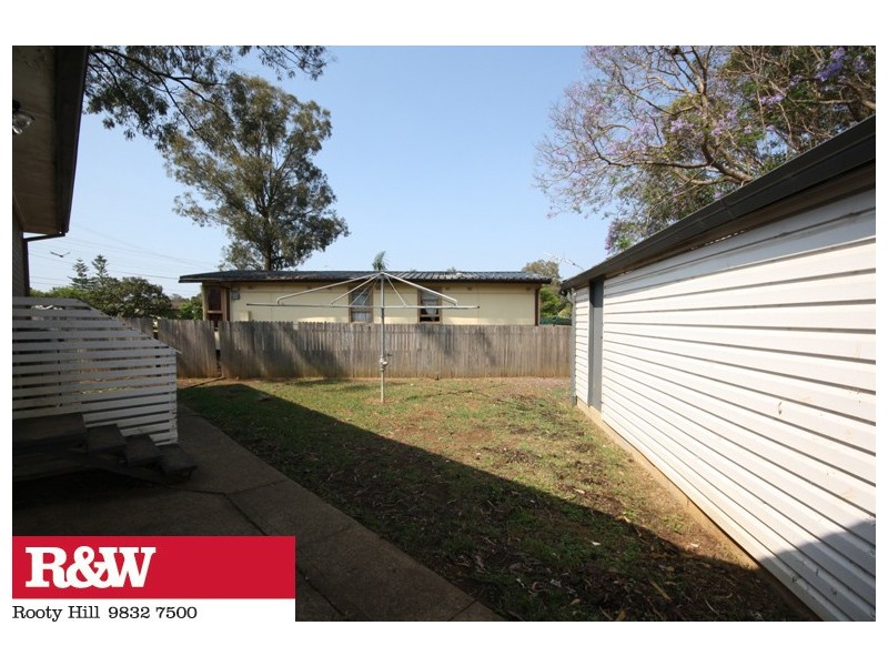 1 SANDAKAN CRESCENT, Lethbridge Park NSW 2770