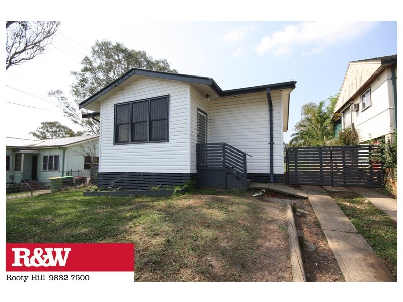 11 SADDINGTON STREET, St Marys NSW 2760