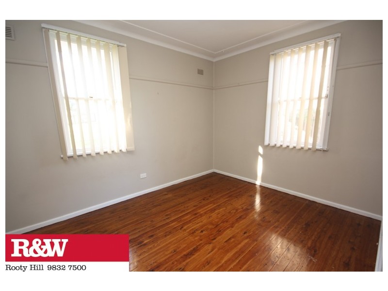 11 SADDINGTON STREET, St Marys NSW 2760