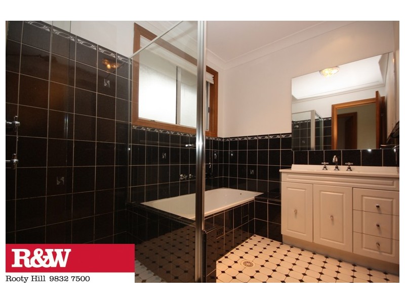 13 MUSTANG AVENUE, St Clair NSW 2759