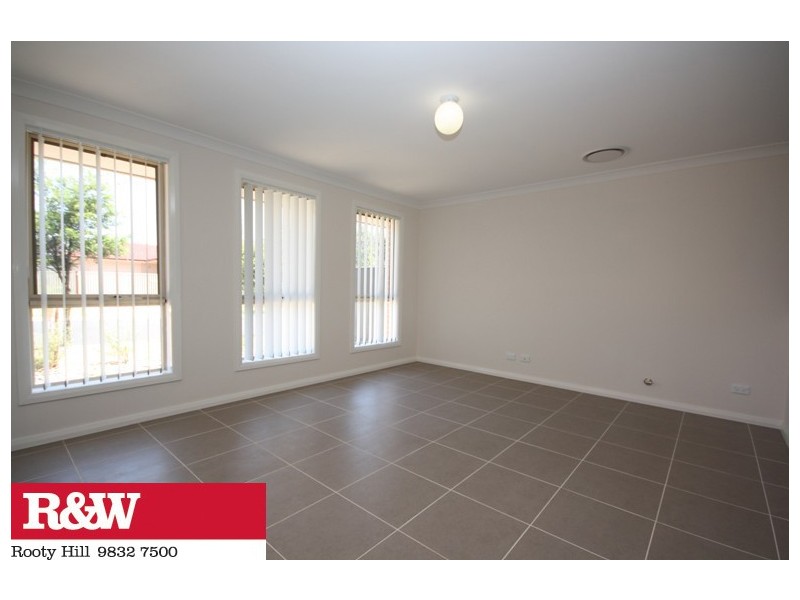 12 McINTYRE STREET, Ropes Crossing NSW 2760