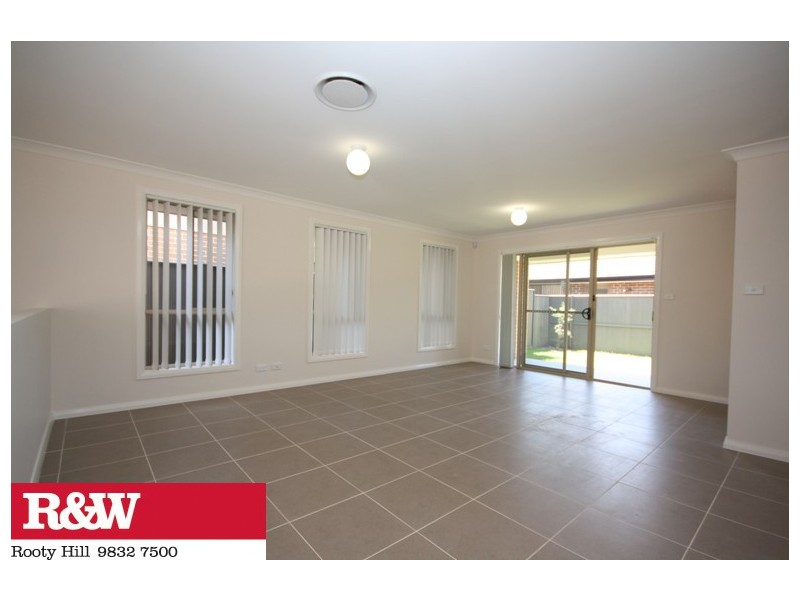 12 McINTYRE STREET, Ropes Crossing NSW 2760