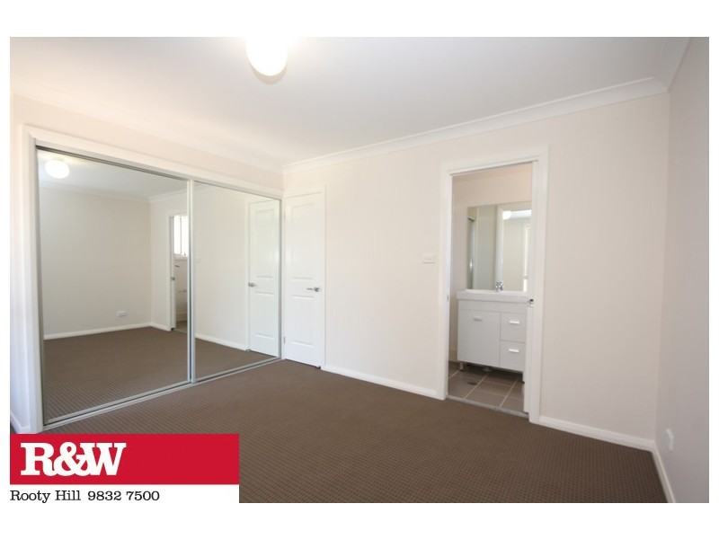 12 McINTYRE STREET, Ropes Crossing NSW 2760