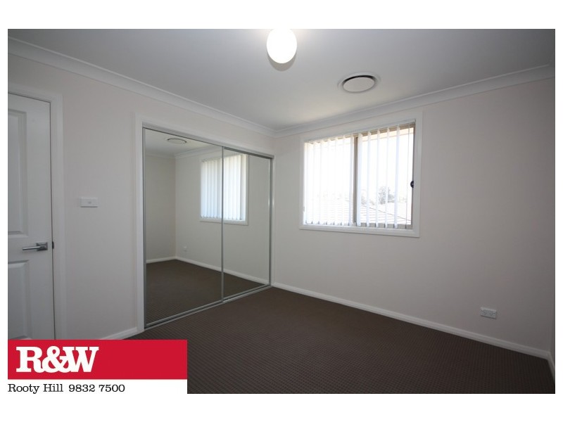 12 McINTYRE STREET, Ropes Crossing NSW 2760