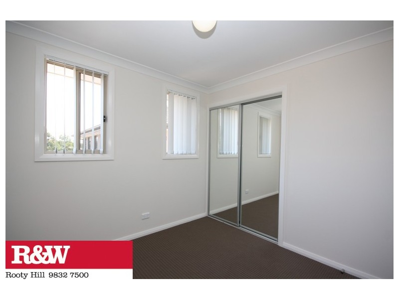 12 McINTYRE STREET, Ropes Crossing NSW 2760