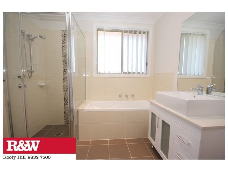 12 McINTYRE STREET, Ropes Crossing NSW 2760
