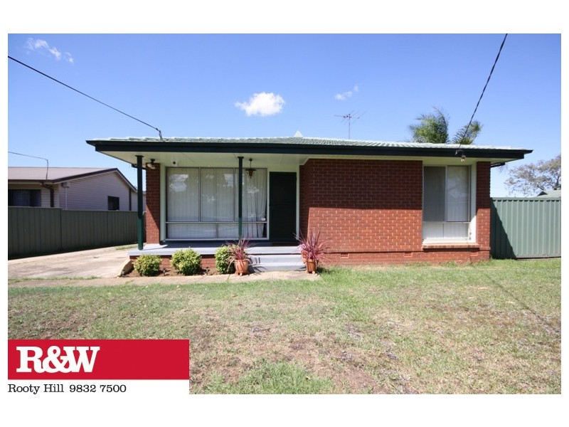 32 DISCOVERY AVENUE, Willmot NSW 2770