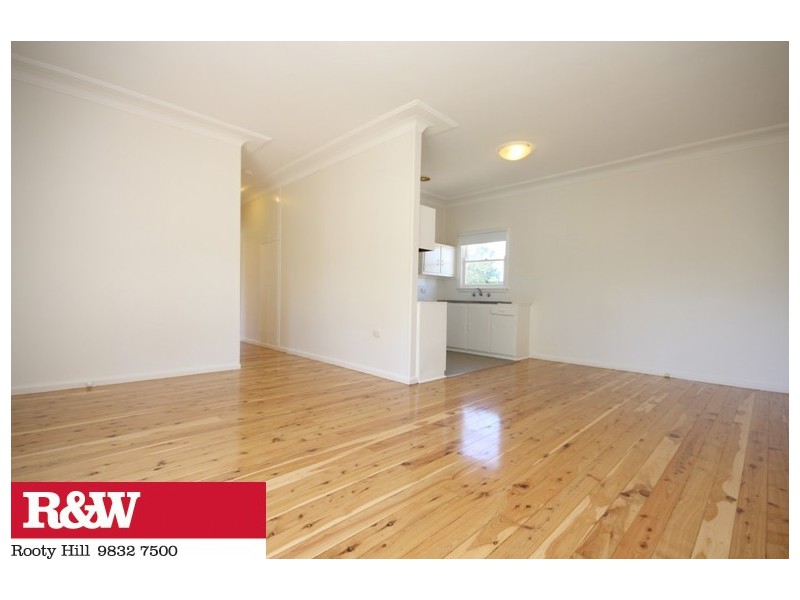 32 WOODVIEW ROAD, Oxley Park NSW 2760