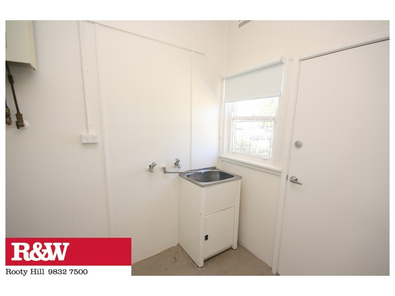 32 WOODVIEW ROAD, Oxley Park NSW 2760