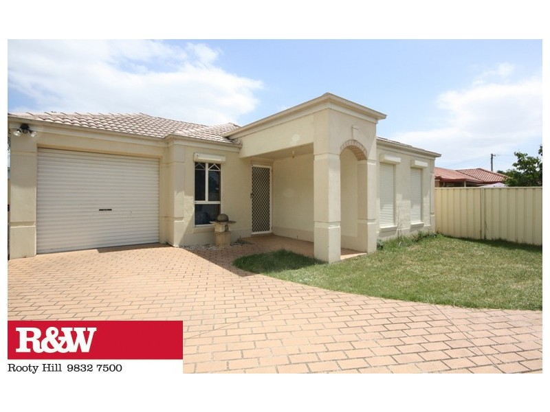 8 BATAAN PLACE, Lethbridge Park NSW 2770