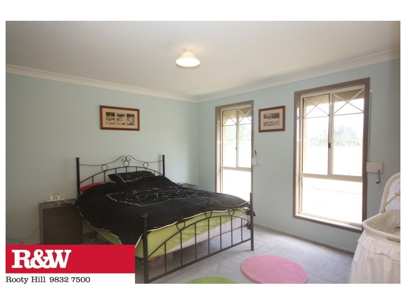 8 BATAAN PLACE, Lethbridge Park NSW 2770