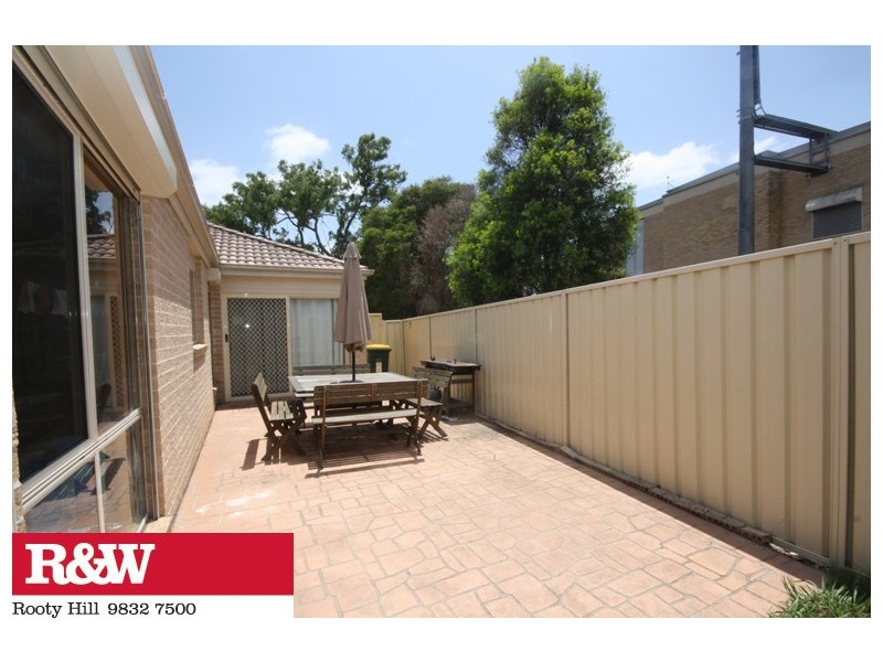 8 BATAAN PLACE, Lethbridge Park NSW 2770