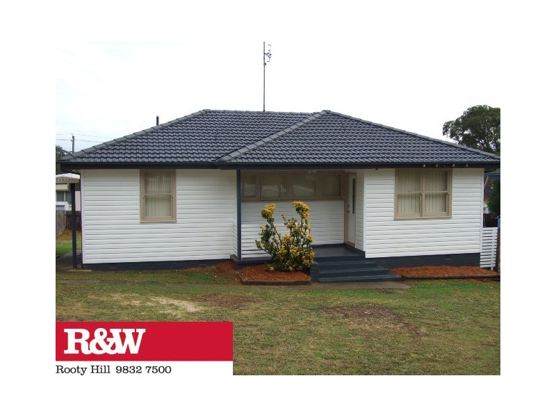 16 NELLA DAN AVENUE, Tregear NSW 2770