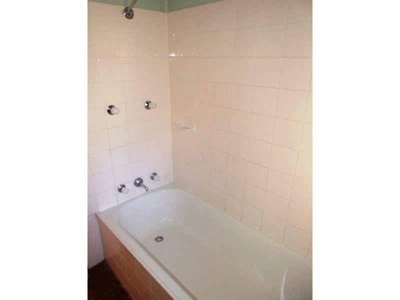 41 LINGAYEN AVENUE, Lethbridge Park NSW 2770