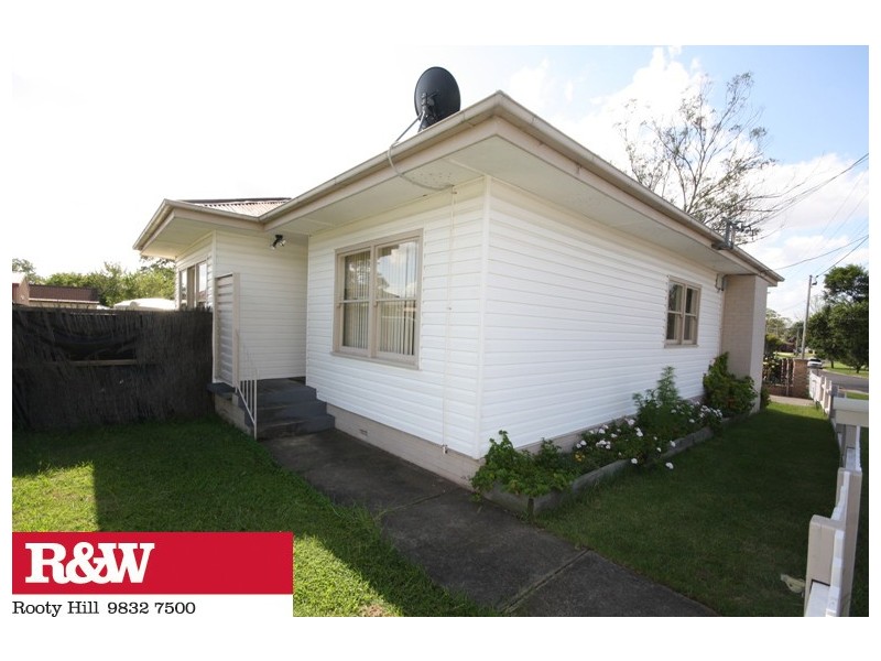 31 DEBORAH CRESCENT, Cambridge Park NSW 2747