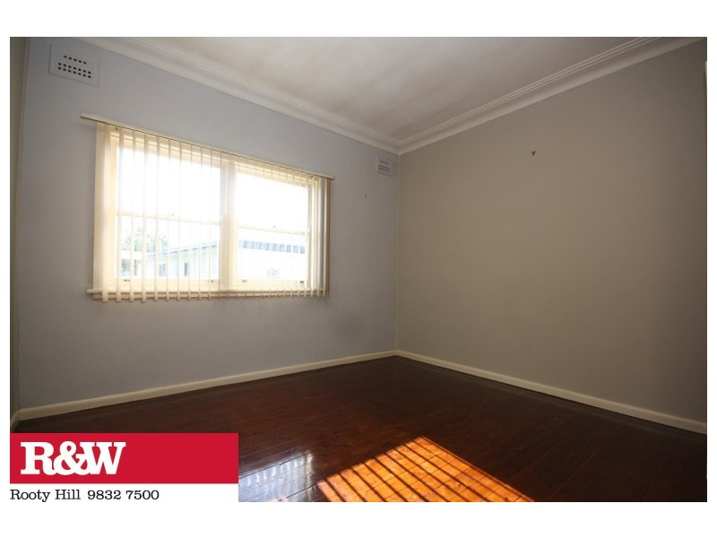 31 DEBORAH CRESCENT, Cambridge Park NSW 2747