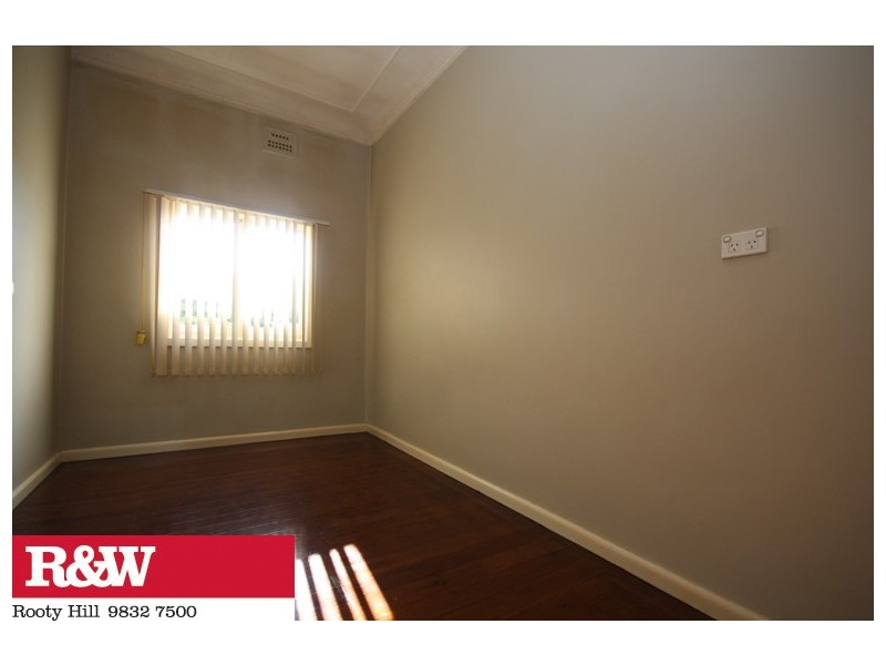 31 DEBORAH CRESCENT, Cambridge Park NSW 2747