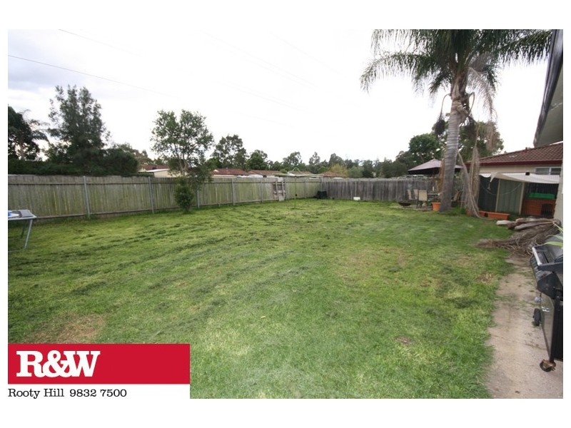 11 HAMMON AVENUE, Doonside NSW 2767