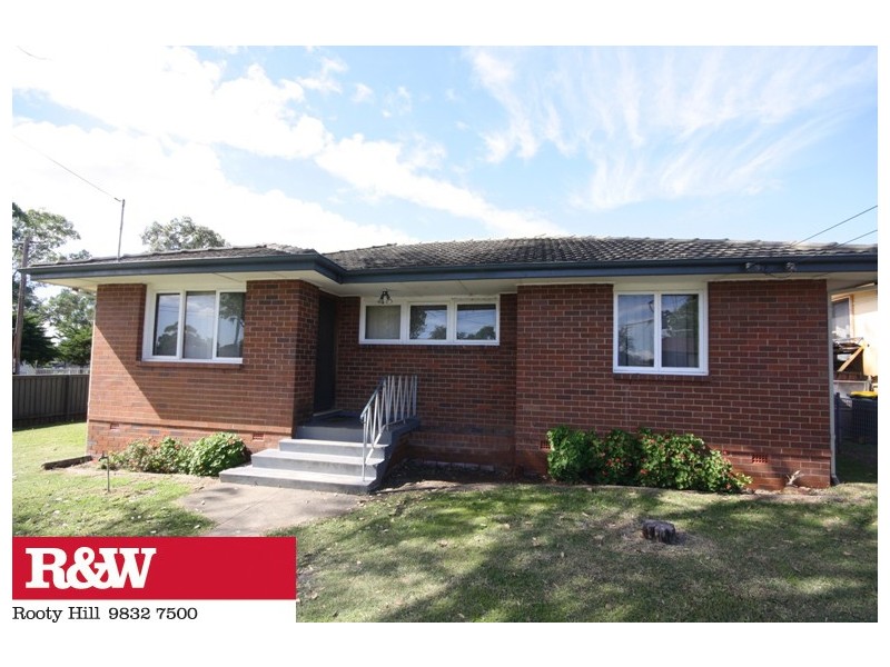 1 MENDANA STREET, Lethbridge Park NSW 2770