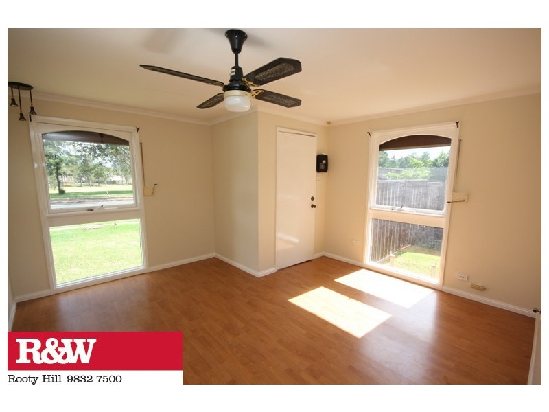 147 BANKS DRIVE, St Clair NSW 2759