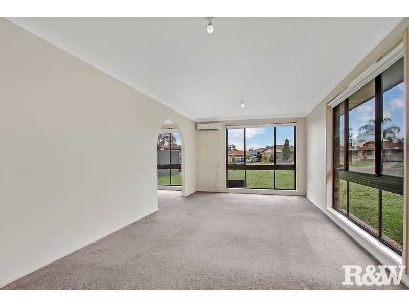 10 Magyar Place, Oakhurst NSW 2761