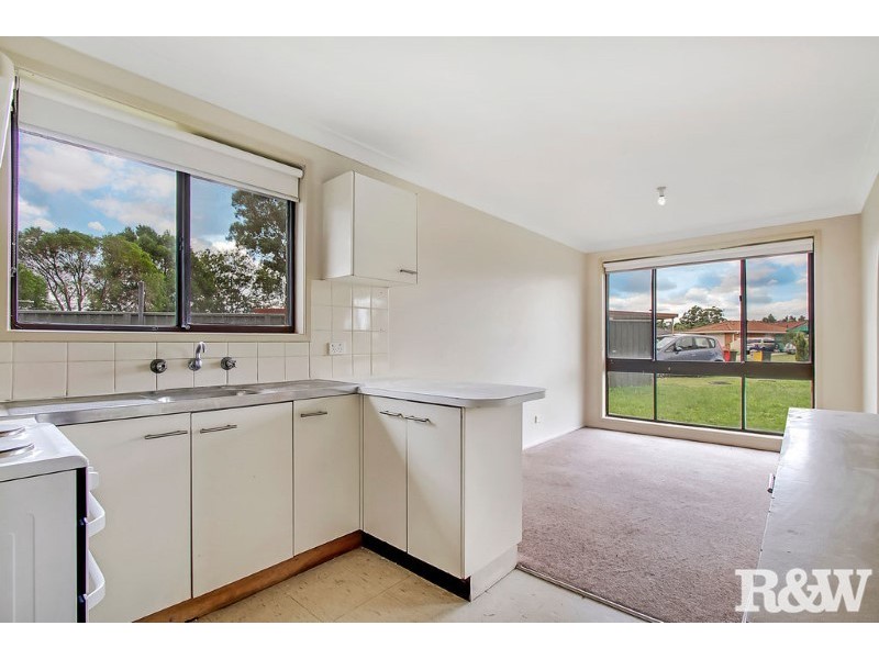 10 Magyar Place, Oakhurst NSW 2761