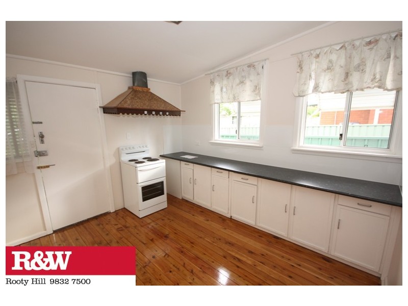 24 GUILDFORD ROAD, Cambridge Park NSW 2747