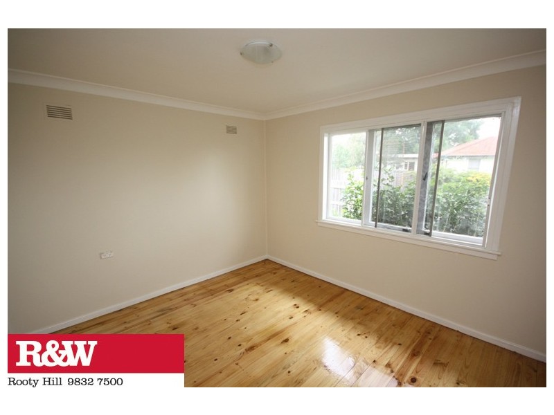 29 NELLA DAN AVENUE, Tregear NSW 2770