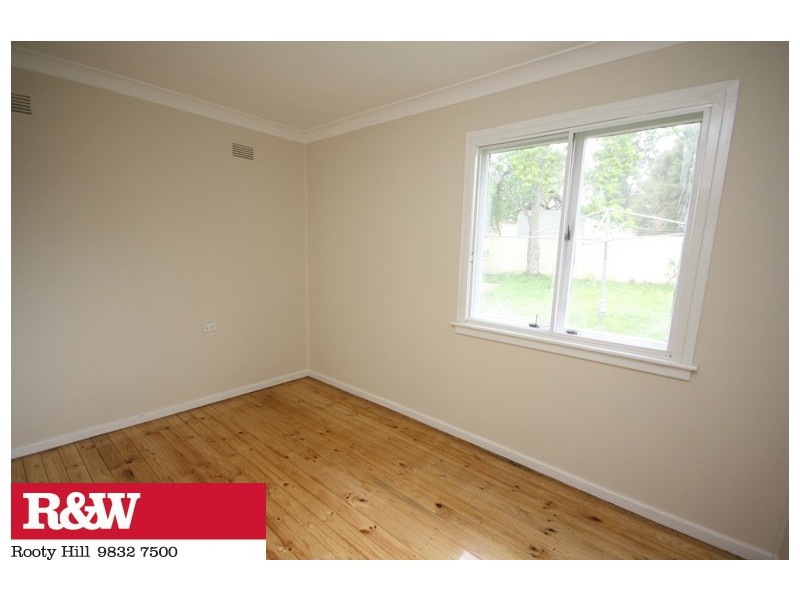 29 NELLA DAN AVENUE, Tregear NSW 2770