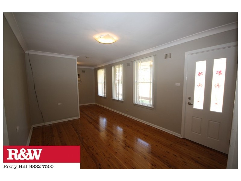 5 LINGAYEN AVENUE, Lethbridge Park NSW 2770