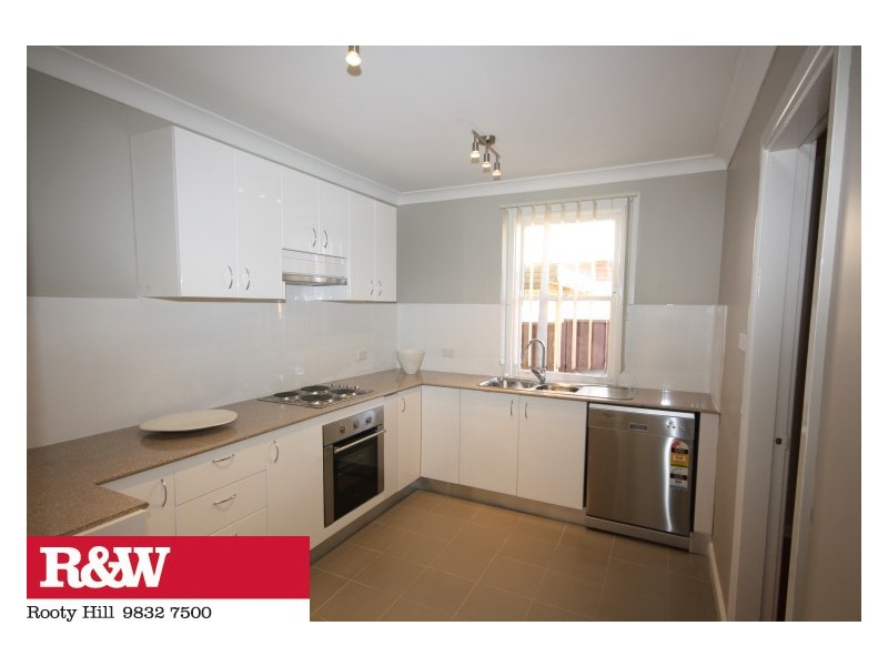 5 LINGAYEN AVENUE, Lethbridge Park NSW 2770