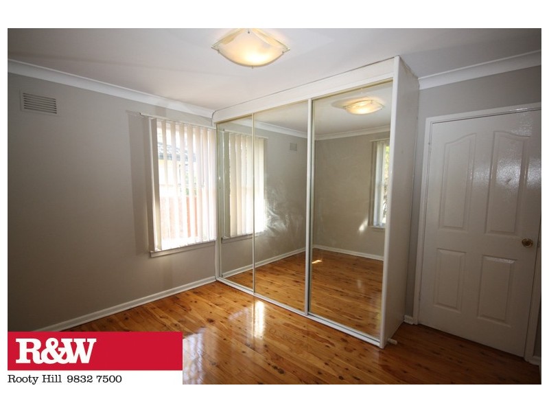 5 LINGAYEN AVENUE, Lethbridge Park NSW 2770