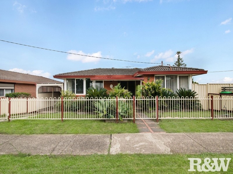 1/13 St Johns Road, Campbelltown NSW 2560