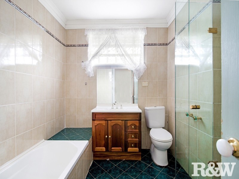 1/13 St Johns Road, Campbelltown NSW 2560