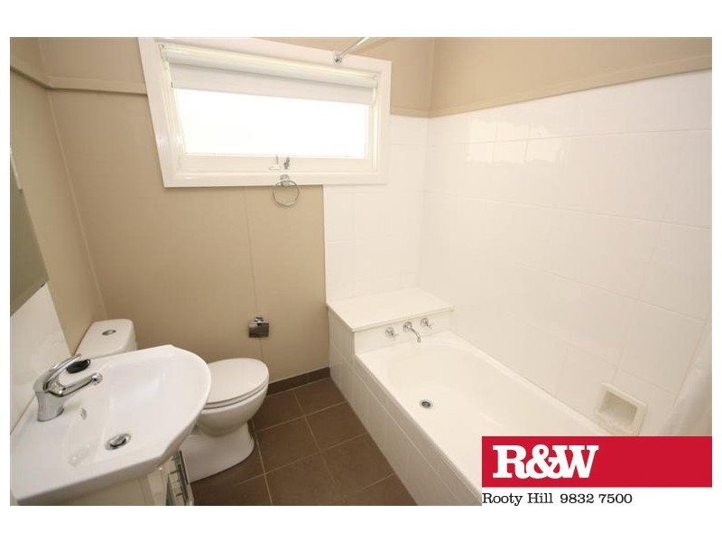 4 NEWPORT STREET, Cambridge Park NSW 2747