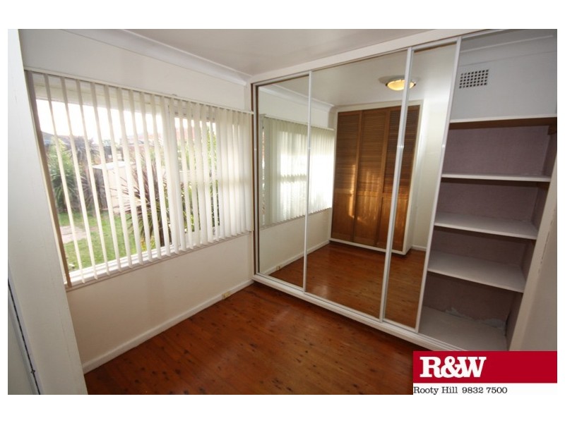 4 TRIPOLI ROAD, Fairfield West NSW 2165