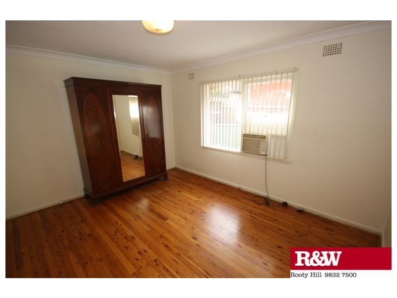 4 TRIPOLI ROAD, Fairfield West NSW 2165