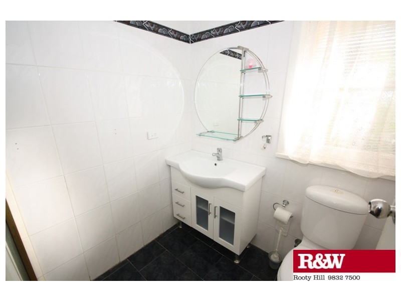 4 TRIPOLI ROAD, Fairfield West NSW 2165