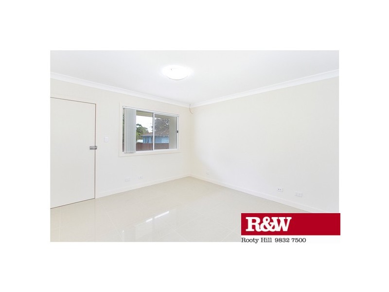 8 PERON PLACE, Willmot NSW 2770