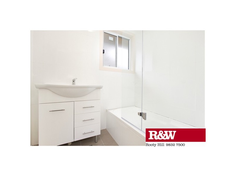 8 PERON PLACE, Willmot NSW 2770