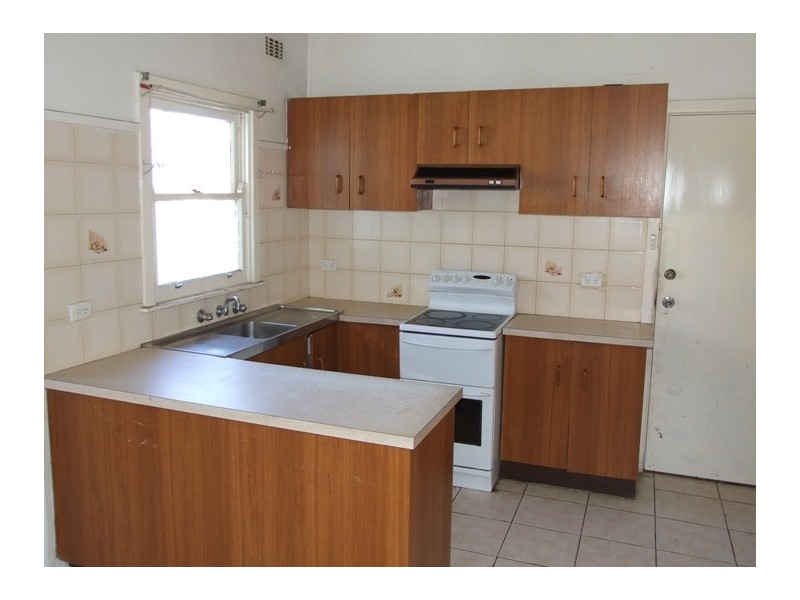 37 MAMRE ROAD, St Marys NSW 2760