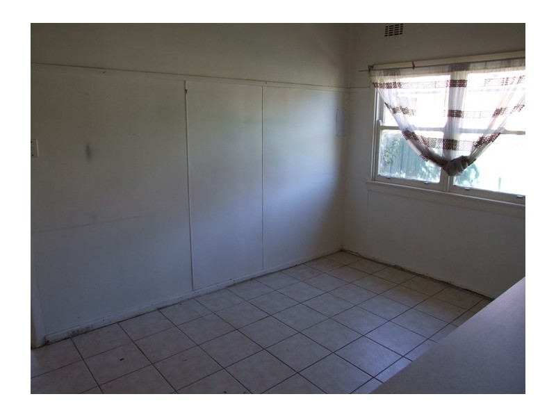 37 MAMRE ROAD, St Marys NSW 2760