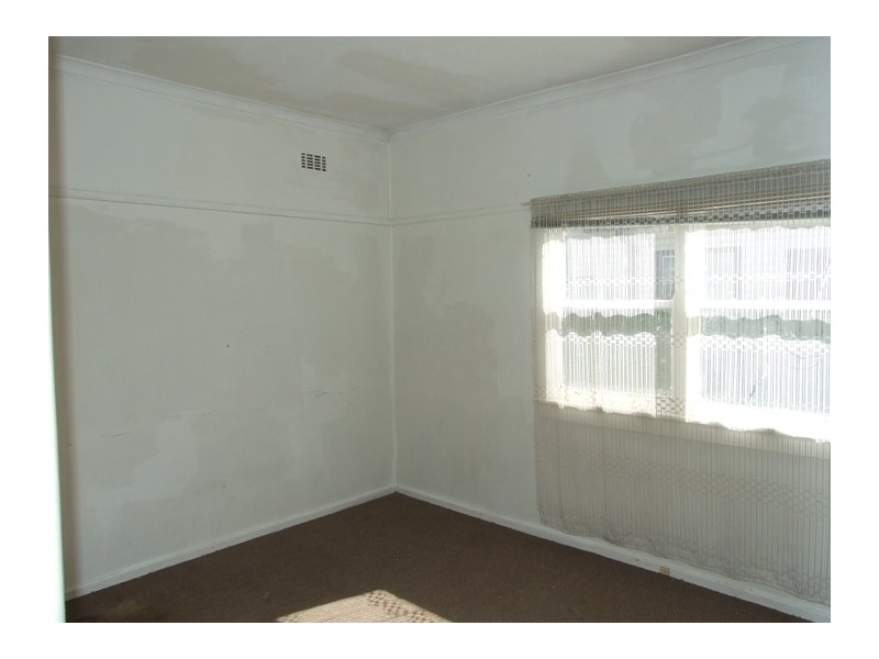 37 MAMRE ROAD, St Marys NSW 2760